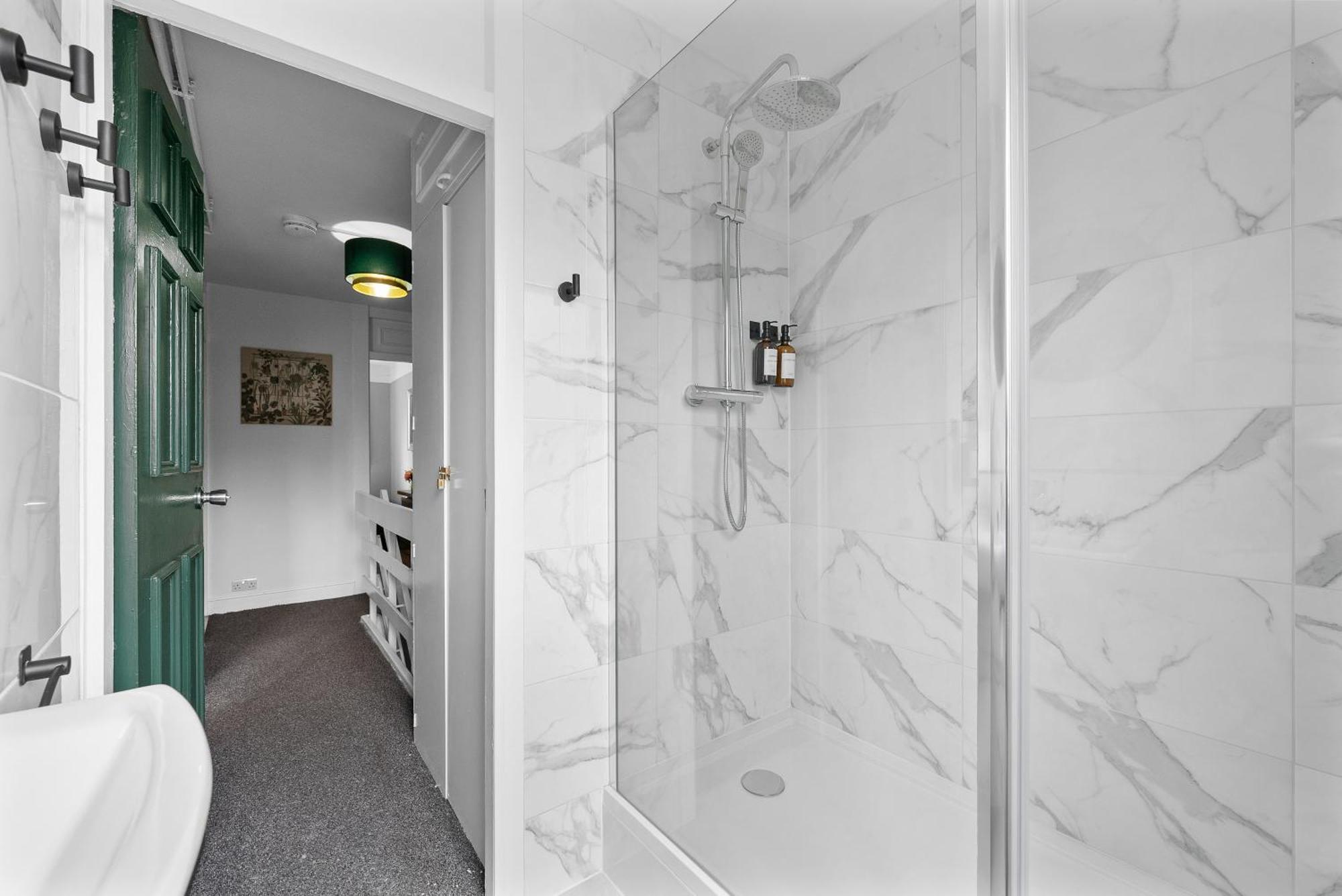 Spacious 3 Bedroom Whitechapel With Garden By Gold * Londres