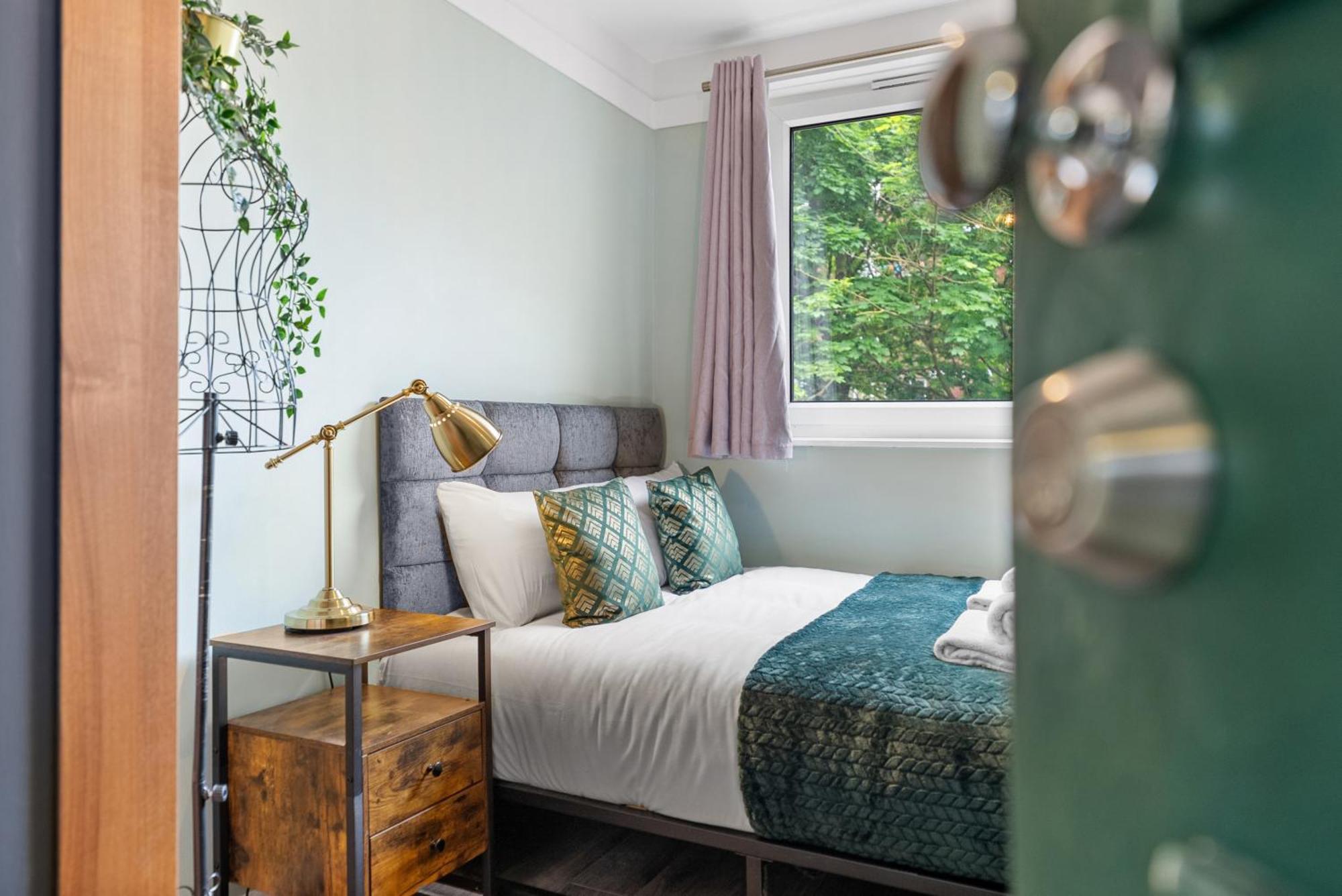 Spacious 3 Bedroom Whitechapel With Garden By Gold * Londres