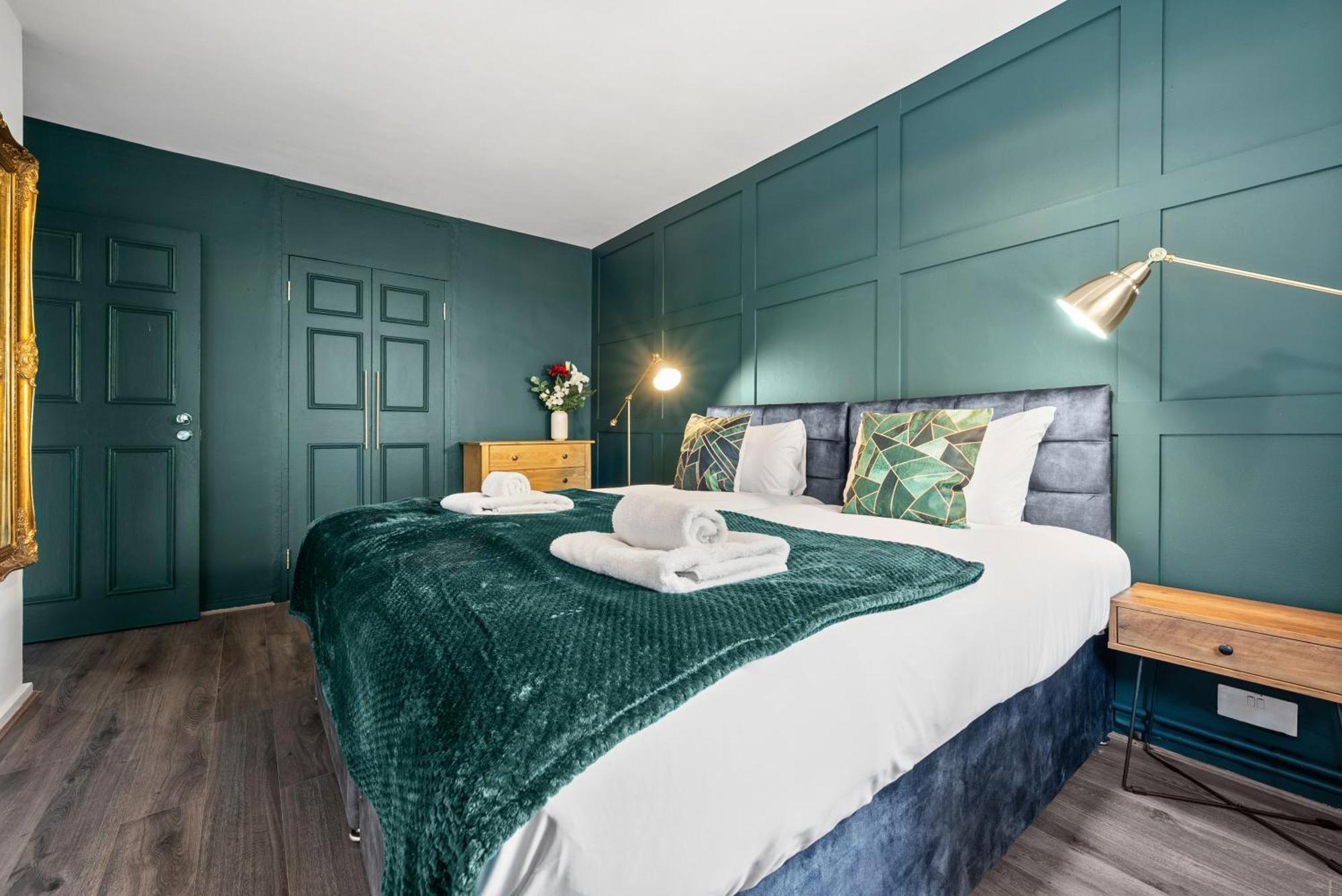 Spacious 3 Bedroom Whitechapel With Garden By Gold Londres